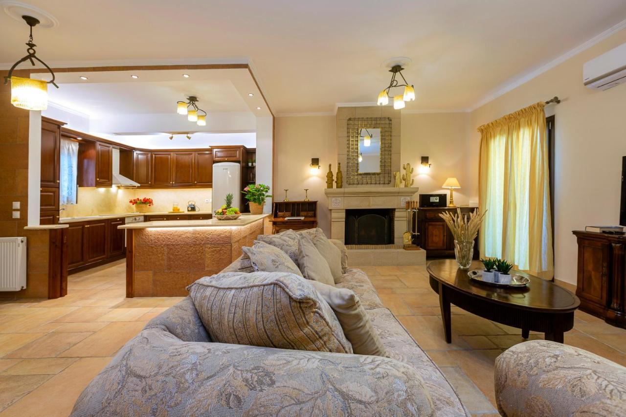 Solaris Methea- Luxury Central Villa By The Castle Kassiopi Buitenkant foto