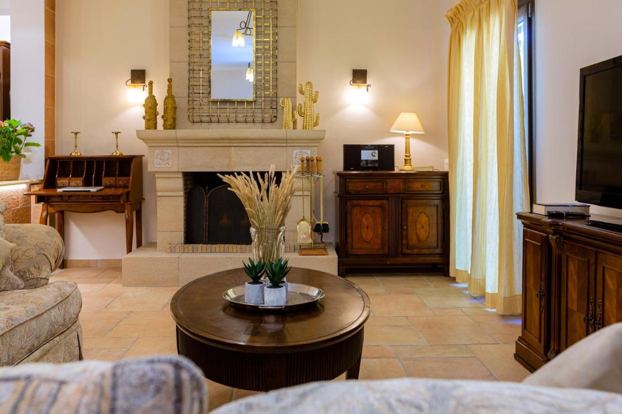 Solaris Methea- Luxury Central Villa By The Castle Kassiopi Buitenkant foto