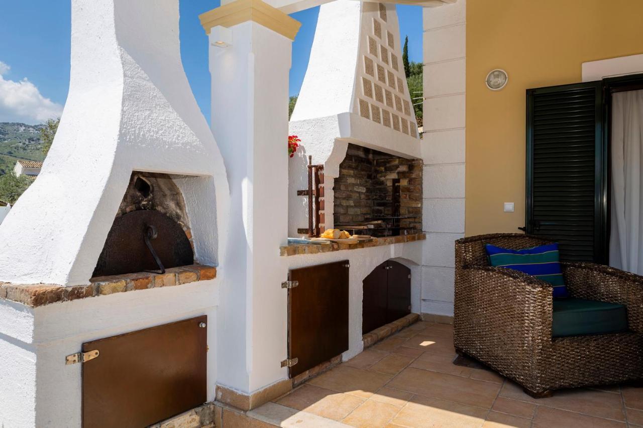 Solaris Methea- Luxury Central Villa By The Castle Kassiopi Buitenkant foto