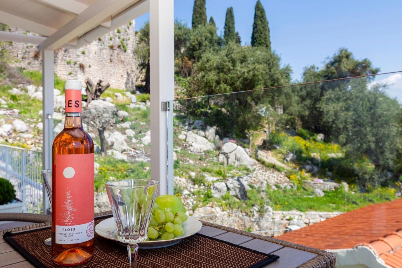 Solaris Methea- Luxury Central Villa By The Castle Kassiopi Buitenkant foto