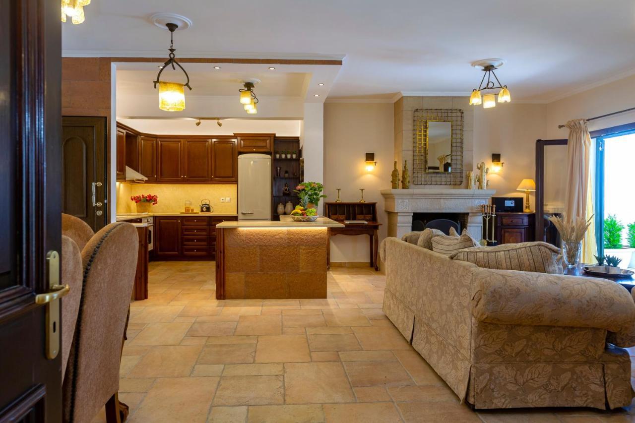 Solaris Methea- Luxury Central Villa By The Castle Kassiopi Buitenkant foto
