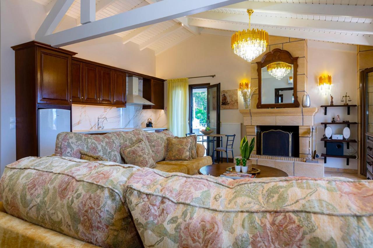 Solaris Methea- Luxury Central Villa By The Castle Kassiopi Buitenkant foto