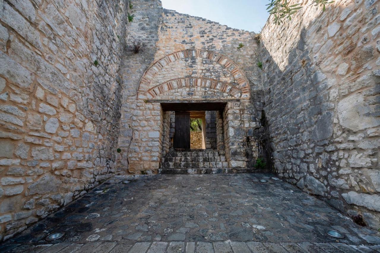 Solaris Methea- Luxury Central Villa By The Castle Kassiopi Buitenkant foto