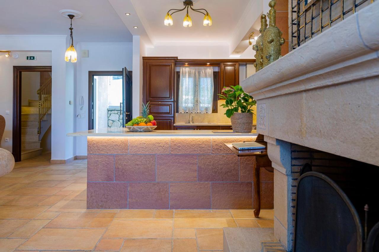Solaris Methea- Luxury Central Villa By The Castle Kassiopi Buitenkant foto