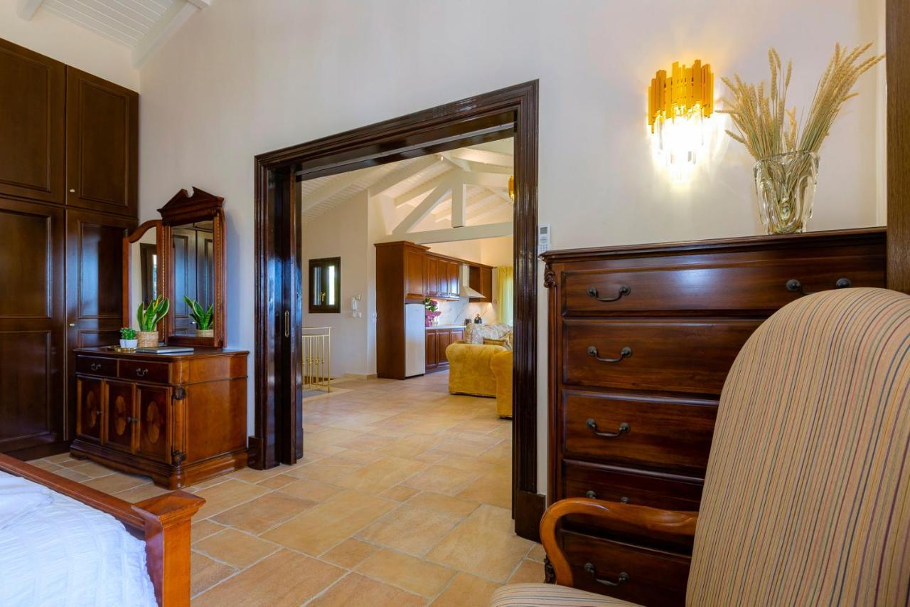 Solaris Methea- Luxury Central Villa By The Castle Kassiopi Buitenkant foto