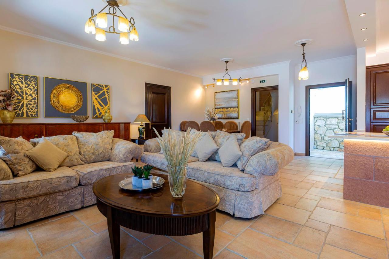 Solaris Methea- Luxury Central Villa By The Castle Kassiopi Buitenkant foto