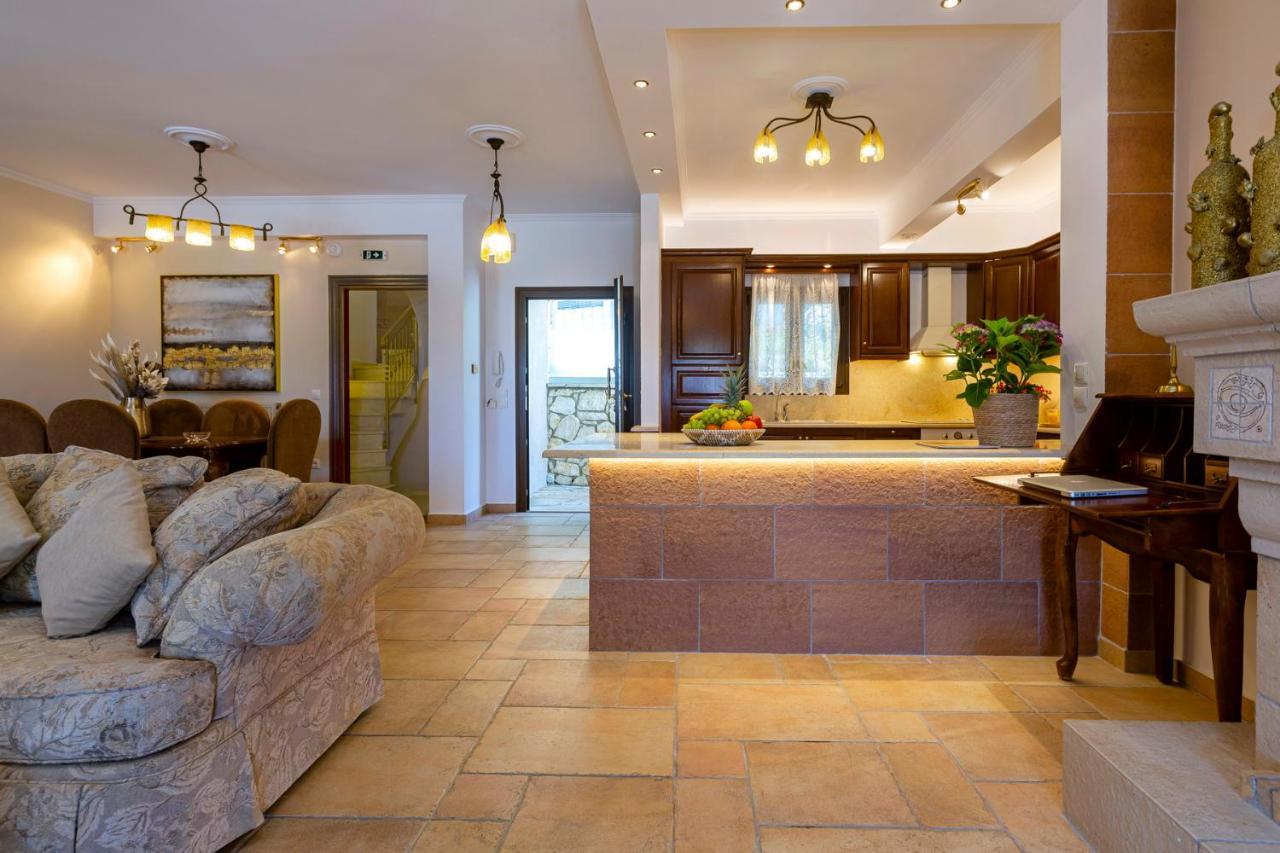 Solaris Methea- Luxury Central Villa By The Castle Kassiopi Buitenkant foto