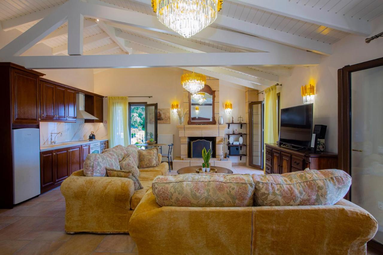 Solaris Methea- Luxury Central Villa By The Castle Kassiopi Buitenkant foto