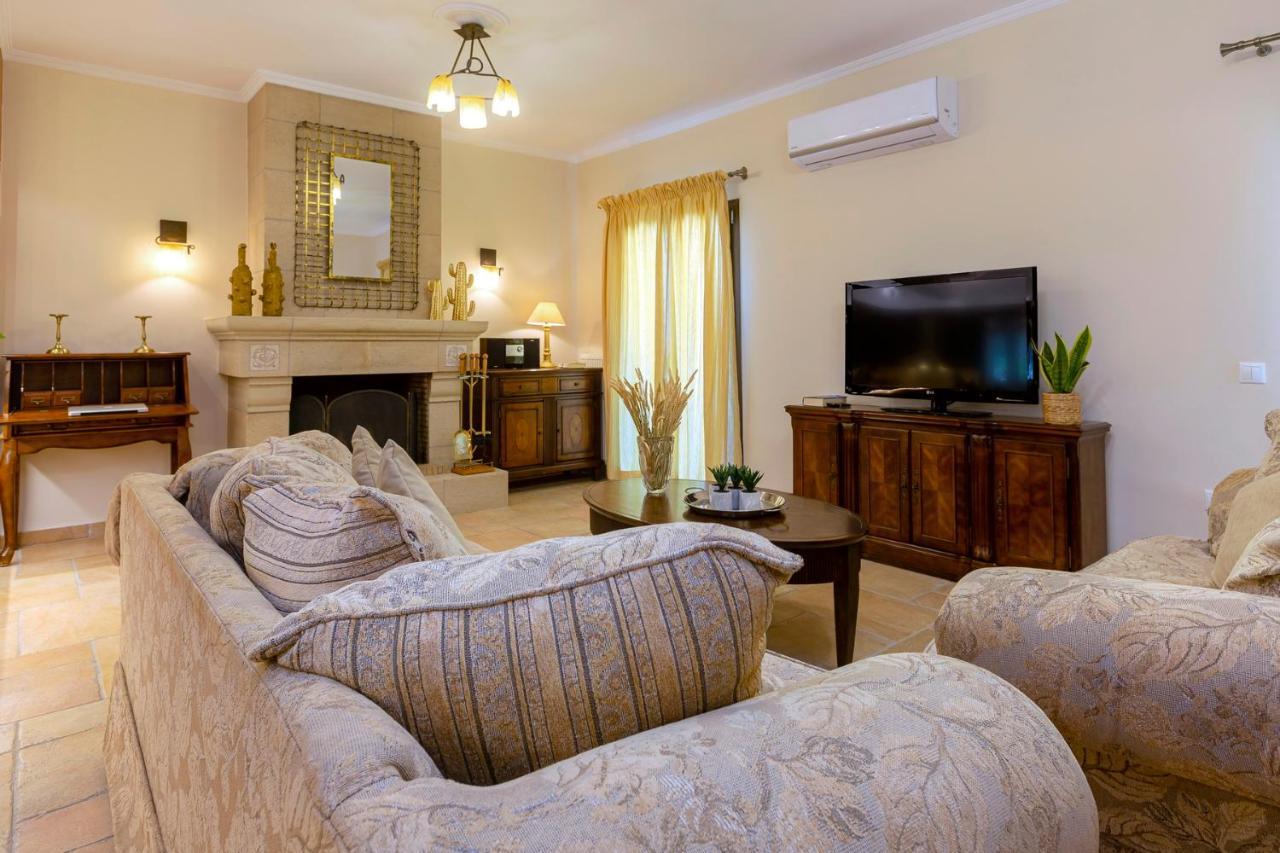 Solaris Methea- Luxury Central Villa By The Castle Kassiopi Buitenkant foto