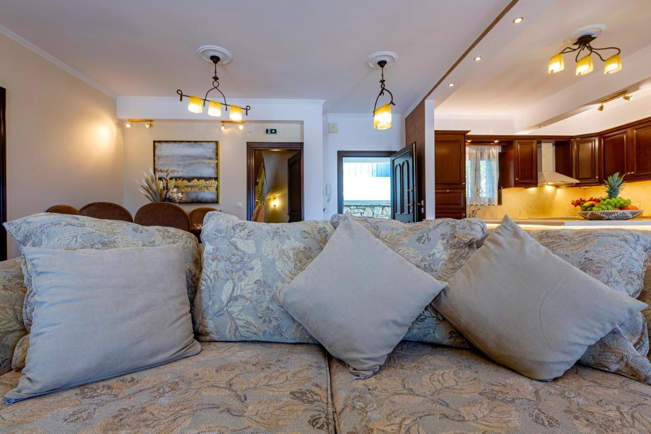 Solaris Methea- Luxury Central Villa By The Castle Kassiopi Buitenkant foto